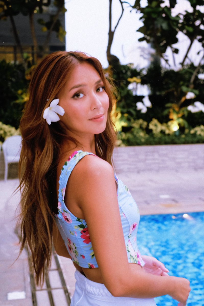knhourly's tweet photo. e·the·re·al
/əˈTHirēəl/

adjective
1. extremely delicate and light in a way that seems too perfect for this world.
"her ethereal beauty" https://t.co/dA2LMFzFce