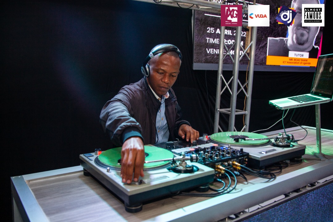 djbushbaby's tweet photo. #ICYMI: #STDJUG #MASTERCLASS1 here is the link https://t.co/hiNoD47u9R
Powered by @uvotam @LXGSound @AlmostFamousUG @VUQANETWORK @RaisingTheBarUg @TheBigPapaa @MadMudokolo @MusogaOn https://t.co/9JQQVYYxMQ