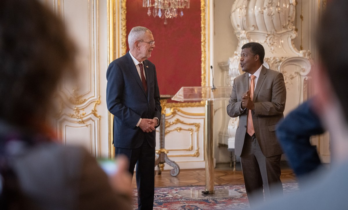 DerejeWordofa's tweet photo. Honored to meet His Excellency the President of Austria 🇦🇹 @vanderbellen along with members of the International Senate of our Federation @sos_children https://t.co/vvTLErUiG2