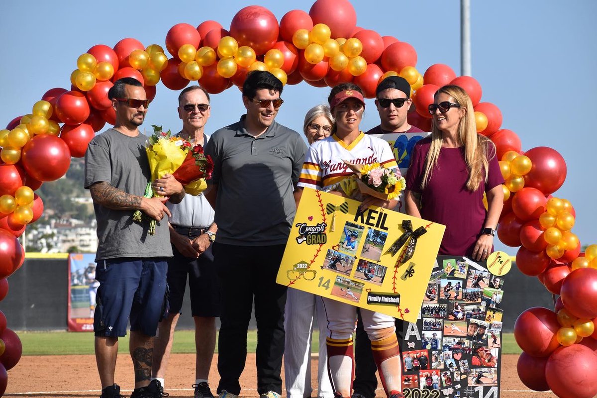 El Modena Softball tweet media