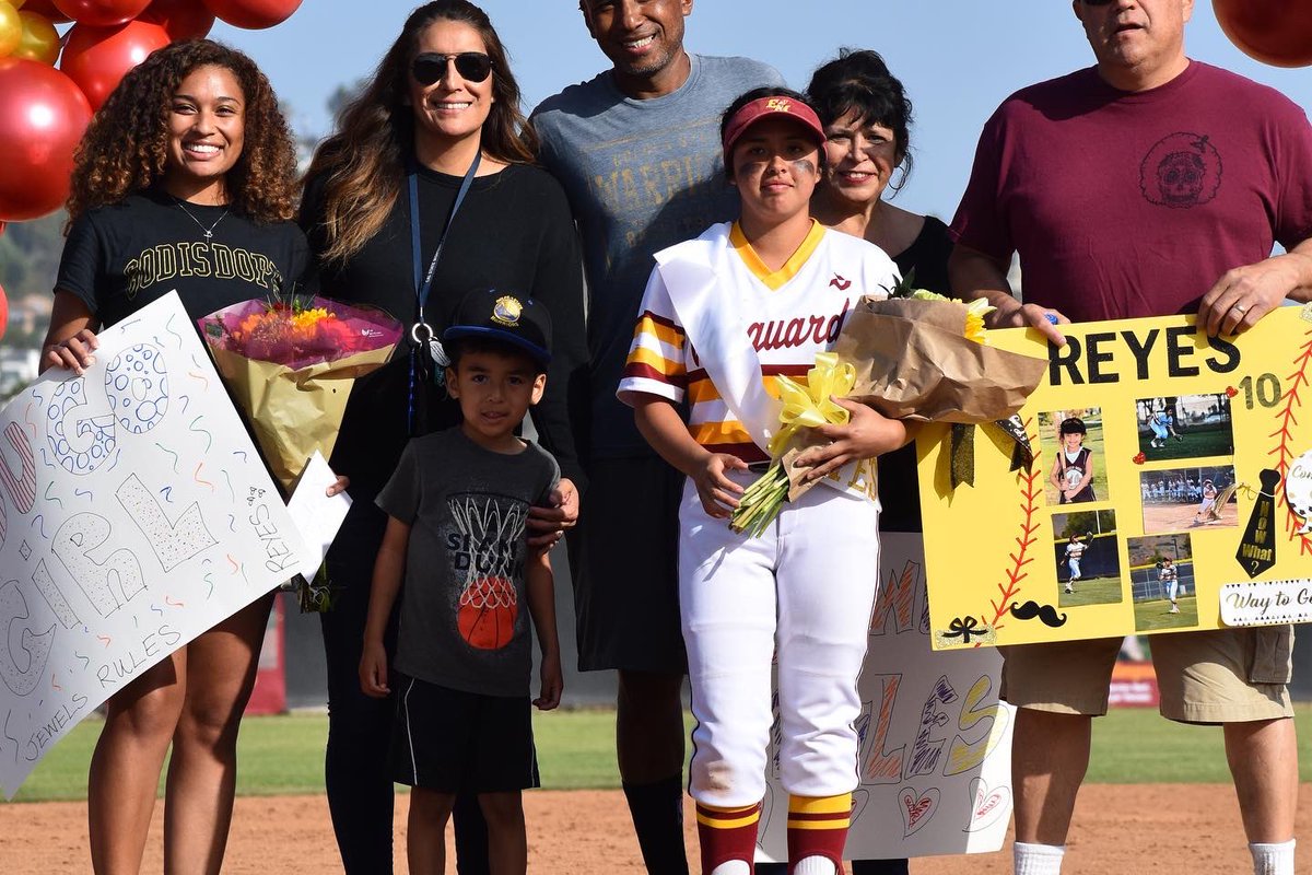 El Modena Softball tweet media