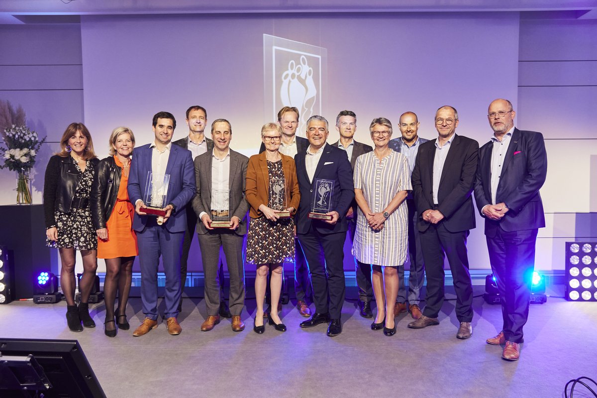 AGInsurancePR's tweet photo. #TrophéesDecavi Cette année, nous avons reçu 6 Trophées #Decavi. Nous sommes particulièrement fiers d’avoir reçu le 🏆 du Courtage, décerné par les courtiers, pour la 9e année consécutive. Merci à nos partenaires !
👉 https://t.co/tTnVygGd8Q
#supporterdevotrevie #assurances https://t.co/w0nY7JdnfP