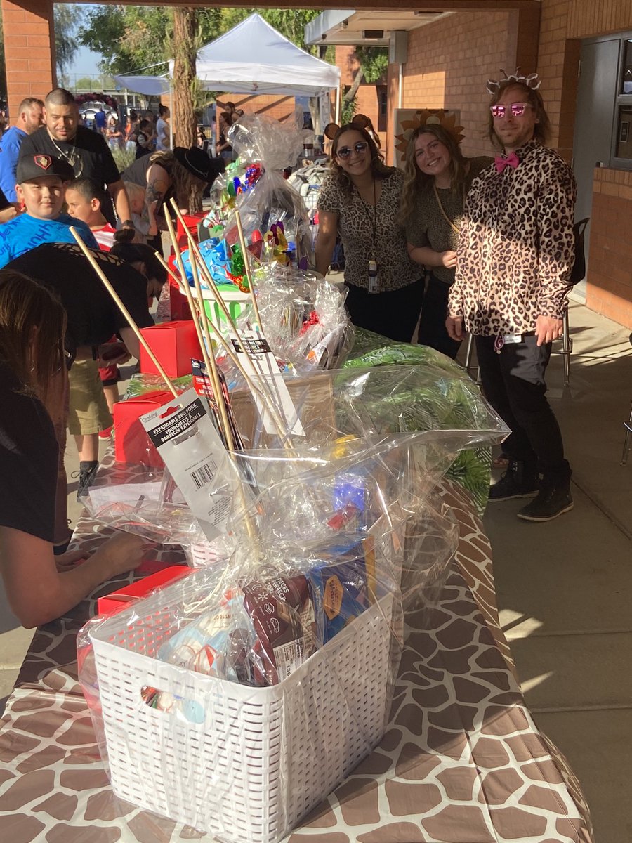 VPEstradaGL's tweet photo. Garden Lakes hosted a family night, “WILD ABOUT YOU” to celebrate and thank our parents and community members for standing with us through these last two years. https://t.co/OkapcqARBz