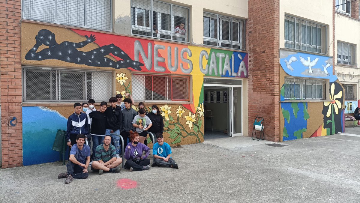 ins_neuscatala's tweet photo. Ja tenim nou mural a l'entrada de l'Institut 😊
#visualiplastica a tope 💪
Gràcies @ElenaMoonkoala https://t.co/bFUz4WDCbn