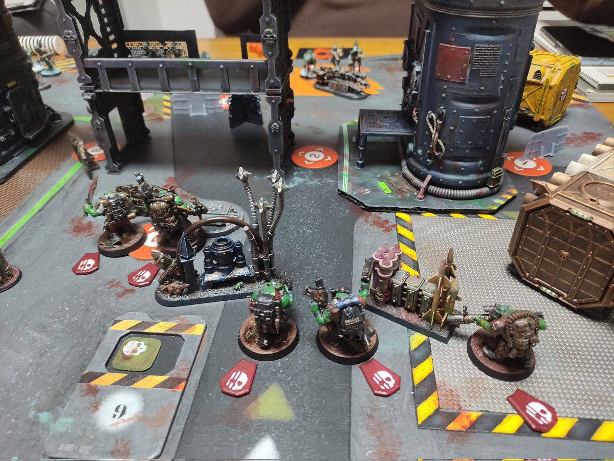 Da_Badmoon's tweet photo. Interesante y divertida partida vs #kroots. Se decidió en los últimos momentos. Victoria por los pelos. Seguimos avanzando 🤘🤘🤘 #KillTeam #WarhammerCommunity #Orks #Warcast https://t.co/TB0PfF5yvy