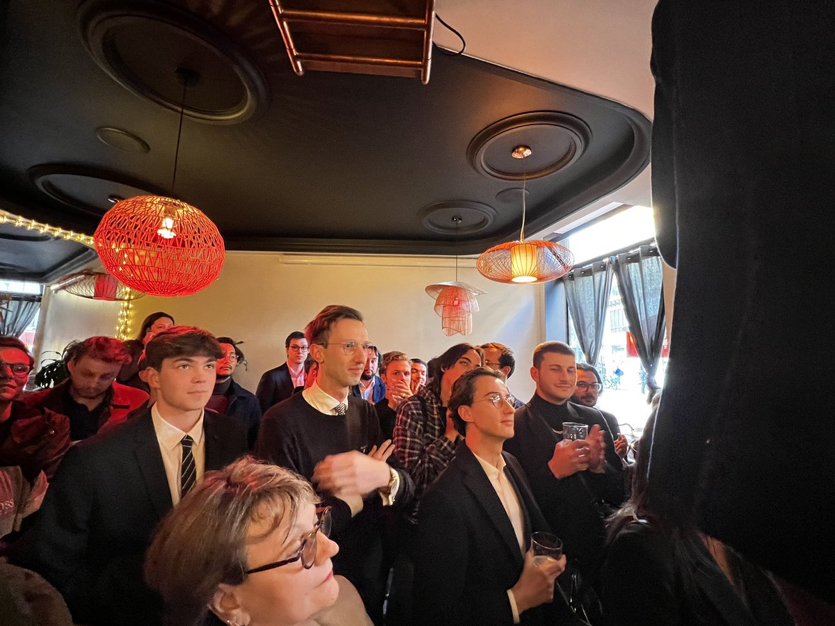ClarisseB75's tweet image. Moment de cohésion des @HorizonsJeunes à #Paris autour de @dburkli et @pybournazel 

🙏 Un grand merci à eux pour leur présence et leurs paroles encourageantes : nous sommes tous mobilisés pour cette nouvelle étape de #democratie #legislatives2022 avec @HorizonsLeParti 🔵⚪️