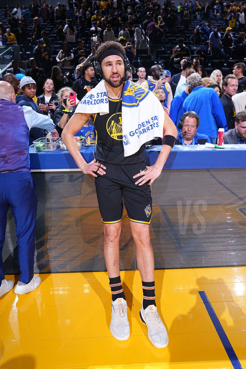 NBAHQ_'s tweet photo. Klay Thompson &amp; Denver Nuggets Vs Golden State Warriors 

#GoldBlooded #NBAPlayoffs2022 https://t.co/CBRLzdQRHd