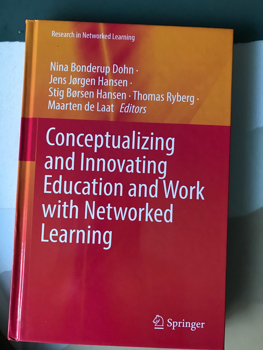 mariisdk's tweet image. I forskningsmiljøet ‘Digitale læringsmiljøer og didaktisk design’ skal vi i dag drøfte vores oplæg til @NLConf 16-18 maj. Passer så godt, at jeg netop har modtaget fysisk forfattereksemplar fra den forrige konference. Altid en fornøjelse at bidrage til #networkedlearning :)