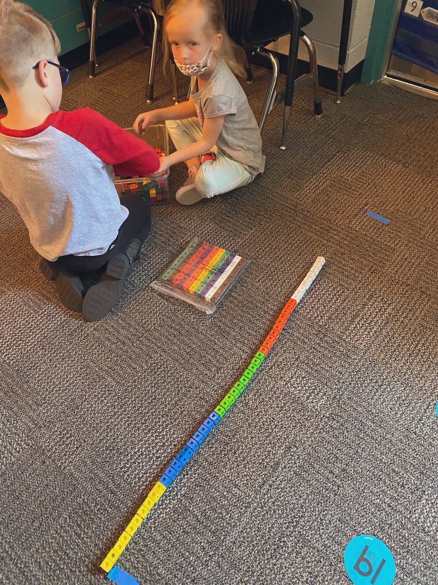 WonderfulRoom18's tweet photo. We extended a 3-act math activity in which a girl used cubes to measure her height. I then challenged students to figure out their own height in cubes #inquiry https://t.co/Zjs3zYZ0y6