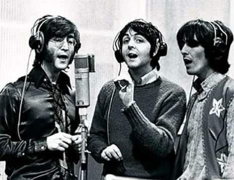 freefmworld's tweet photo. 1966 #TheBeatles graban  #EleanorRigby' sin que ninguno de los 4 tocara ningún instrumento más que sus voces. La instrumentalización estuvo cargo de un octeto d cuerdas compuesto por 4 violines, 2 cellos y 2 violas.  #freefm #freefmrock #freefmclassics #rock #beatles https://t.co/EaXAZzbiIu