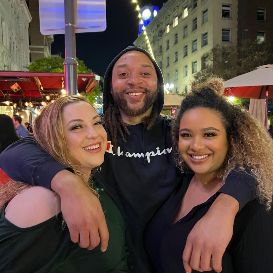 DeonteWilson18's tweet photo. It's had fun with my stepsisters. At the club in downtown Long Beach https://t.co/8OEOYYYWYD