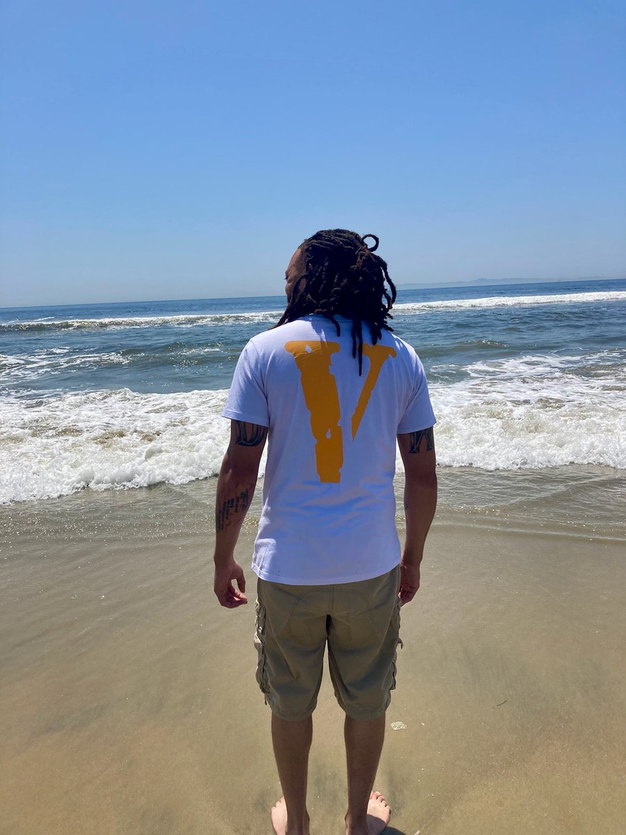 DeonteWilson18's tweet photo. Going back home was beautiful it's been 18 years LA California https://t.co/6dQDWVxfZC