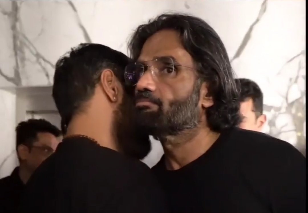 mpakkians's tweet photo. @SunielVShetty sir and @ajaydevgn sir!! To milte rahte Akshay Kumar sir aur Sunil Shetty sir kab milenge
#Sunielshetty #AjayDevagn https://t.co/d0GRvcp6Rr