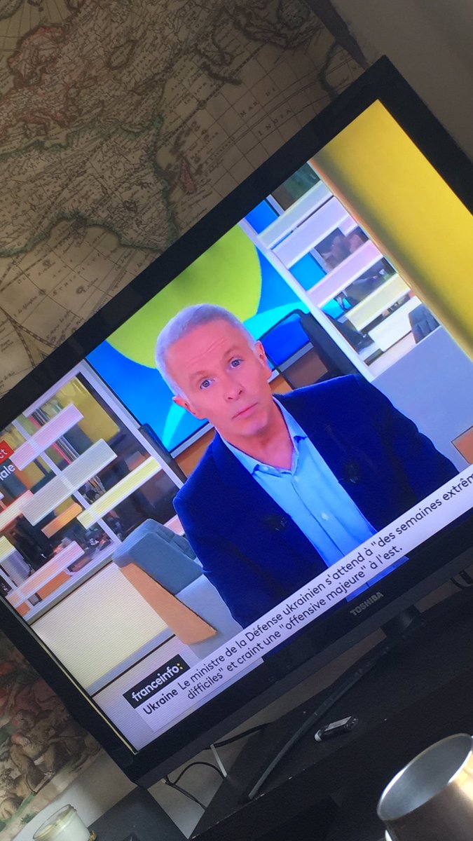 alexbv33's tweet photo. @SamuelEtienne Y’a pas à dire, la perruque est super réaliste! On y voit que du feu! https://t.co/oy9lx3Mf45