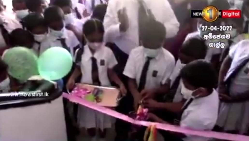 Welikumbura's tweet photo. I love this new trend. We need to sideline the politicians who do not care about the people. This was yesterday, a student opened a new school building at Amepegama Galle.

#lka #SriLanka #Politics #education #schools https://t.co/lCVea5xcwN