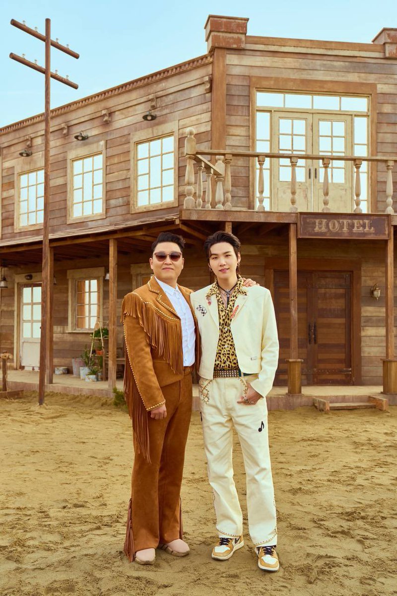 ARMYFRANCE_'s tweet photo. [@BTS_twt x @psy_oppa]

#SUGA figurera dans le MV du  nouveau titre de Psy 'That That (prod.&amp; ft.SUGA de BTS)'.  

🗓️ 29/04 à 11h 🇫🇷
🔗 https://t.co/5vKv76HuFT https://t.co/XOrIUnWX3k