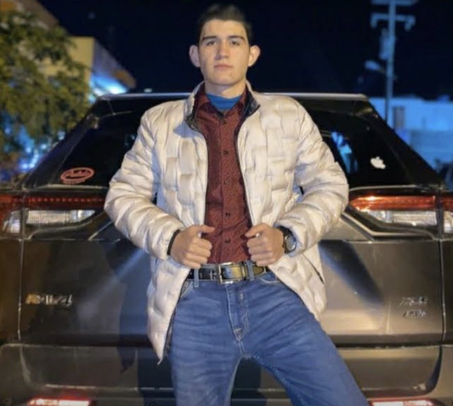 Me costó mucho animarme a subir esto pero es lo mínimo que merece :) 

Ayudenme a dar Rt pls

#NiUnaMas