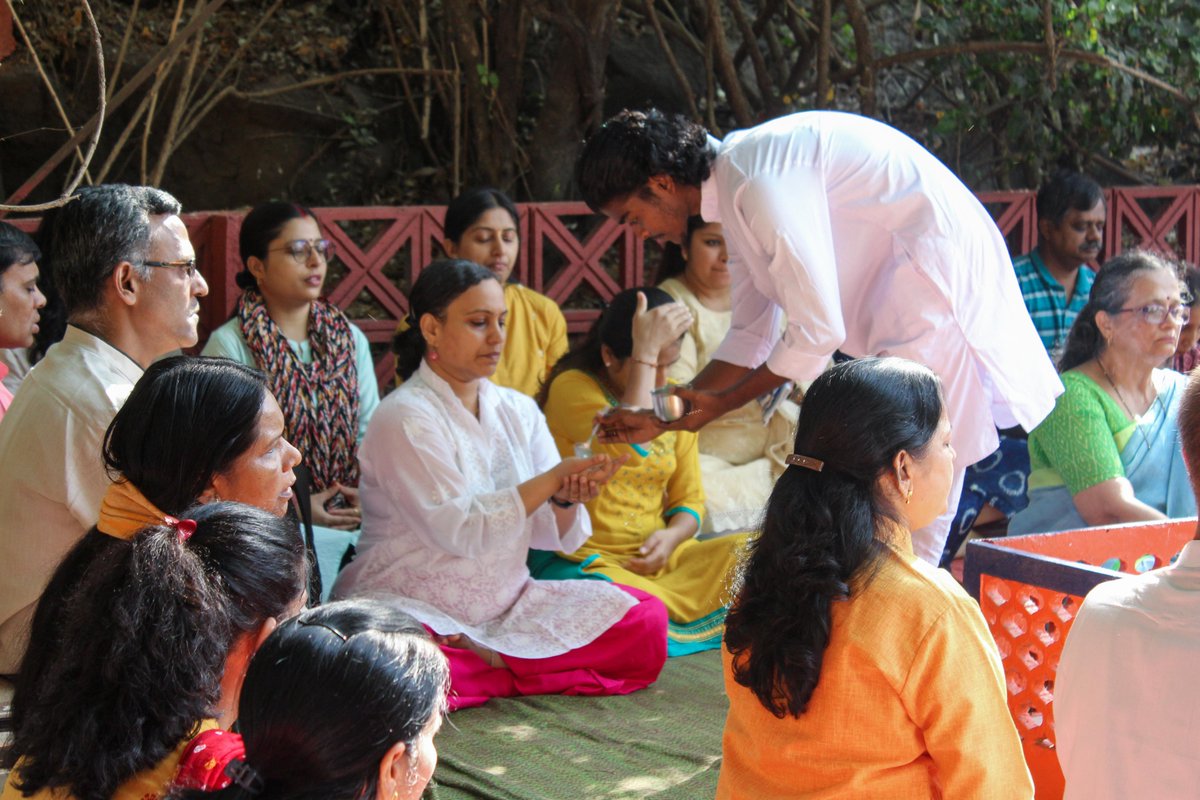 kdhamyoga's tweet photo. Glimpses of Puja on the occasion of Swami Kuvalayananda Ji’s punyatithi.
#Kaivalyadhama pays homage to Swamiji🙏🏻
#SwamiKuvalayananda #deathanniversary #yogaresearch #traditionalyoga #scientificyoga #tribute https://t.co/c1RihBjO8e