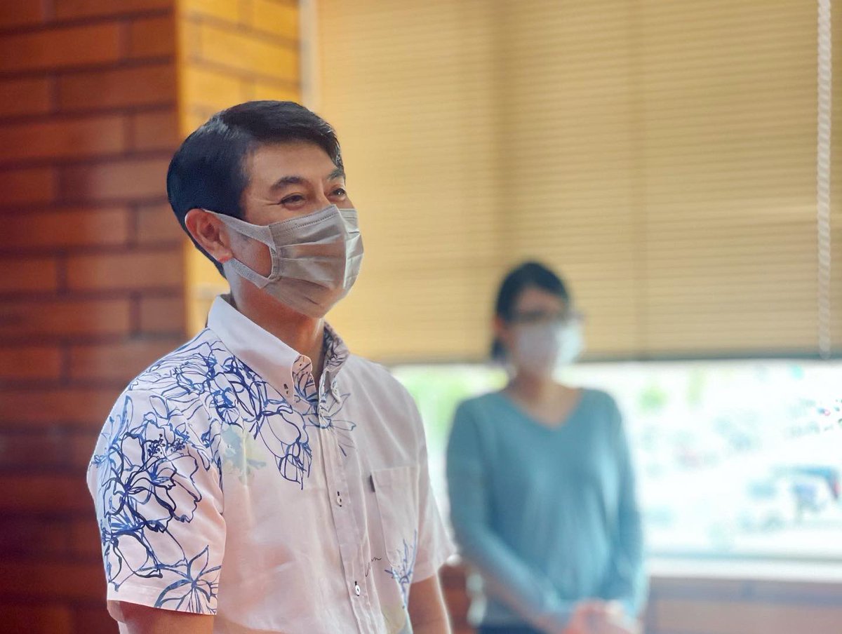 【永年勤続者・検定合格者の表彰式】を行いました。

10年20年と勤務されている方々、パン製造技能検定2級の合格者のみなさま、本当におめでとうございます✨

式では少し緊張した様子もありつつ、同期との嬉しそうな表情に和みました🥳

※感染対策をした上で、写真撮影のみマスクを外しております。