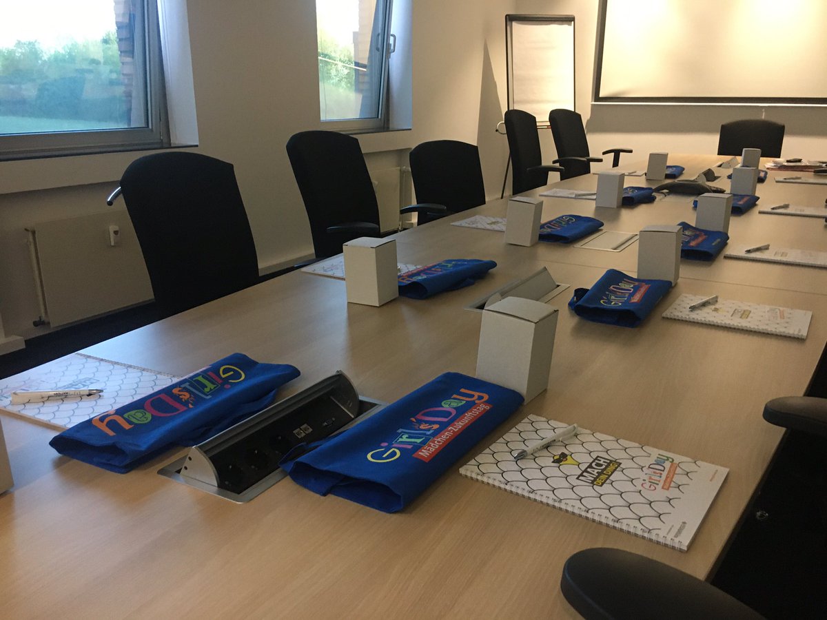 IM_Hattingen's tweet photo. Alles bereit für den #GirlsDay2022  Unser Angebot: Von der Idee zur erfolgreichen App @Der_GirlsDay https://t.co/MRejnIf53Z