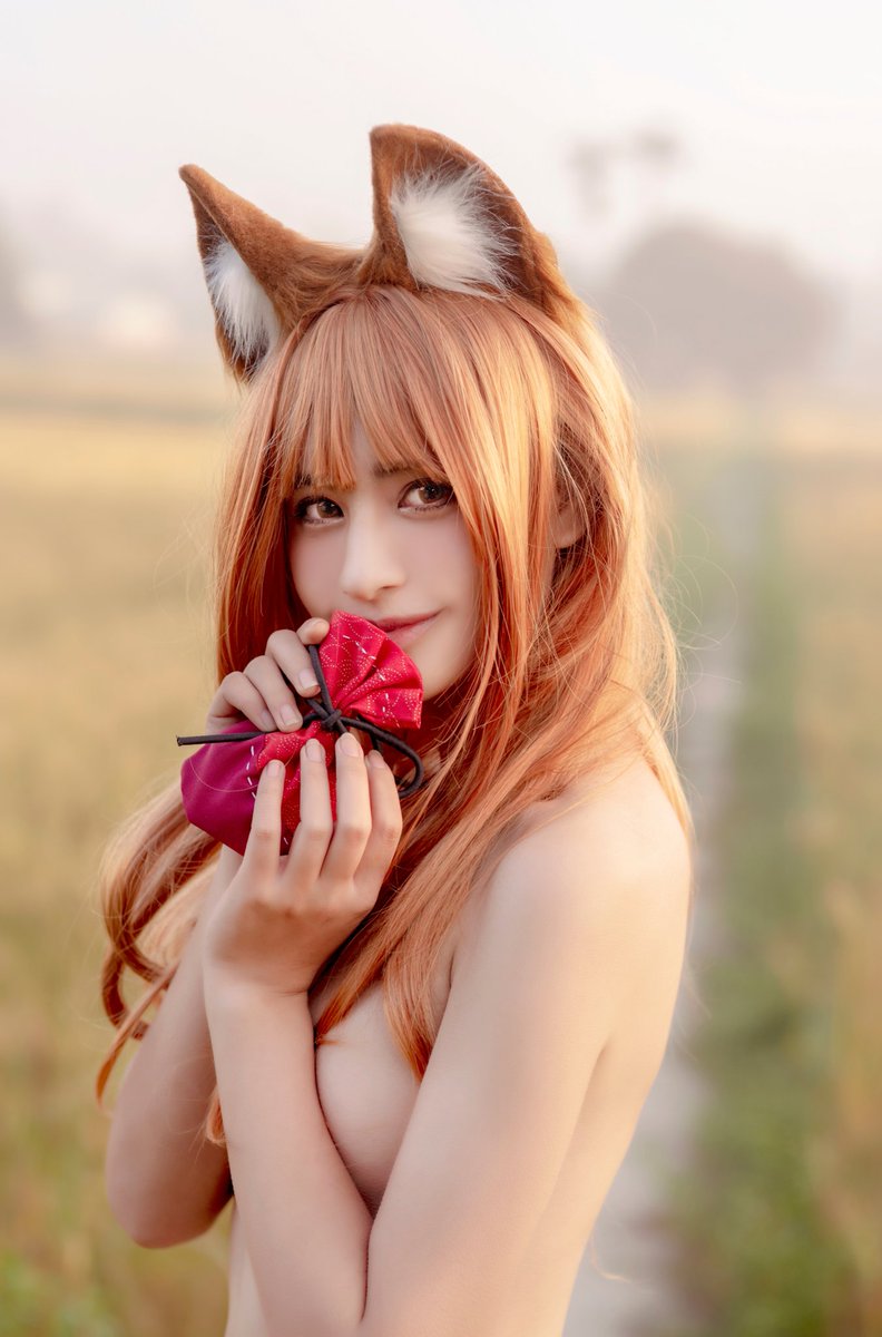 All endings are beginnings, we just don’t know it at the time.

所有的結局都是新的開始，只是當時不知道而已。
#cos #狼與辛香料 #赫蘿 #girl