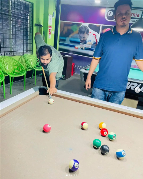 ZHDIP1's tweet photo. You miss 100% of the shots you don't take 🏆

Always love food 😍😋😋😋

 #care #food #pool #game #indoorgame #poolgame🎱 #foodie #foodstagram #lovefoods #enjoy #enjoyfood 😋😋 #friends #friendship #enjoyfreedom #fun #lovelife #happyholidays 💜💙💙💚#billiards #poolroom https://t.co/BXzHm8dv7q