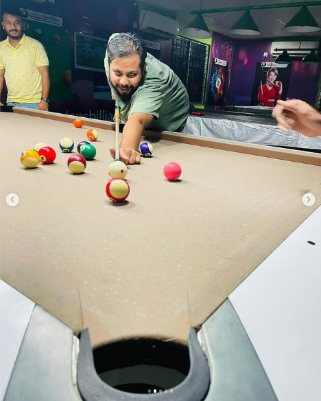 ZHDIP1's tweet photo. You miss 100% of the shots you don't take 🏆

Always love food 😍😋😋😋

 #care #food #pool #game #indoorgame #poolgame🎱 #foodie #foodstagram #lovefoods #enjoy #enjoyfood 😋😋 #friends #friendship #enjoyfreedom #fun #lovelife #happyholidays 💜💙💙💚#billiards #poolroom https://t.co/BXzHm8dv7q
