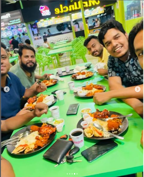 ZHDIP1's tweet photo. You miss 100% of the shots you don't take 🏆

Always love food 😍😋😋😋

 #care #food #pool #game #indoorgame #poolgame🎱 #foodie #foodstagram #lovefoods #enjoy #enjoyfood 😋😋 #friends #friendship #enjoyfreedom #fun #lovelife #happyholidays 💜💙💙💚#billiards #poolroom https://t.co/BXzHm8dv7q