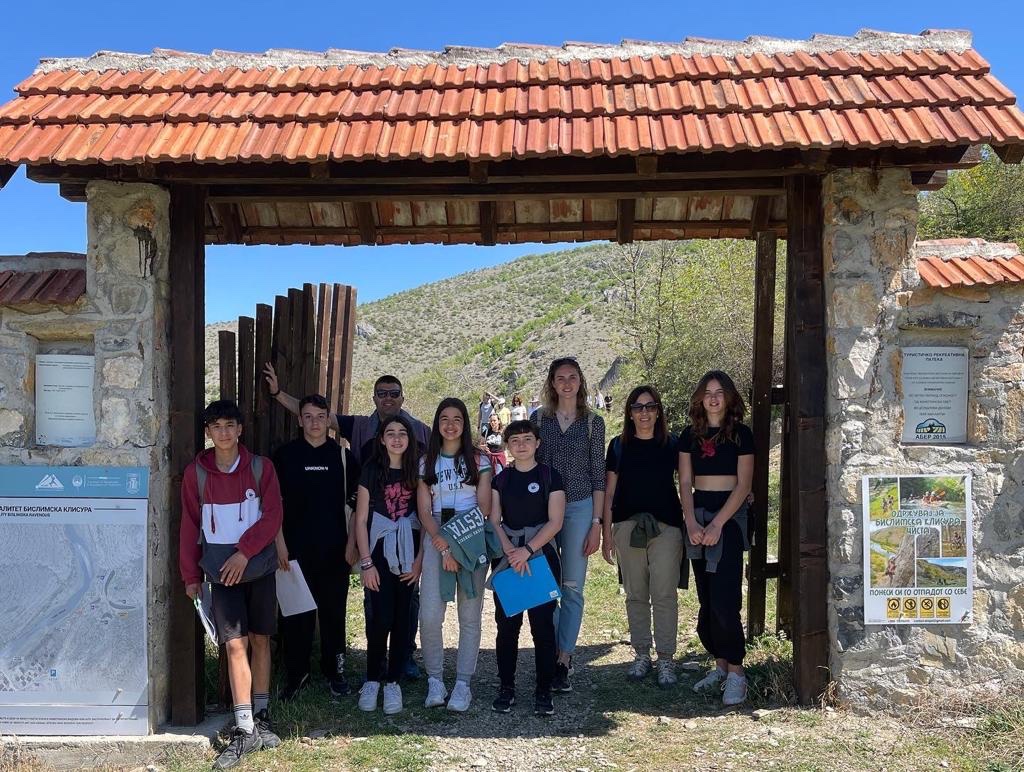 insescolatemple's tweet photo. Hiking, discovering and speaking English! This is our third day enjoying Macedonia 🇲🇰 @EUErasmusPlus #somietemple https://t.co/YCFWRv6GXR