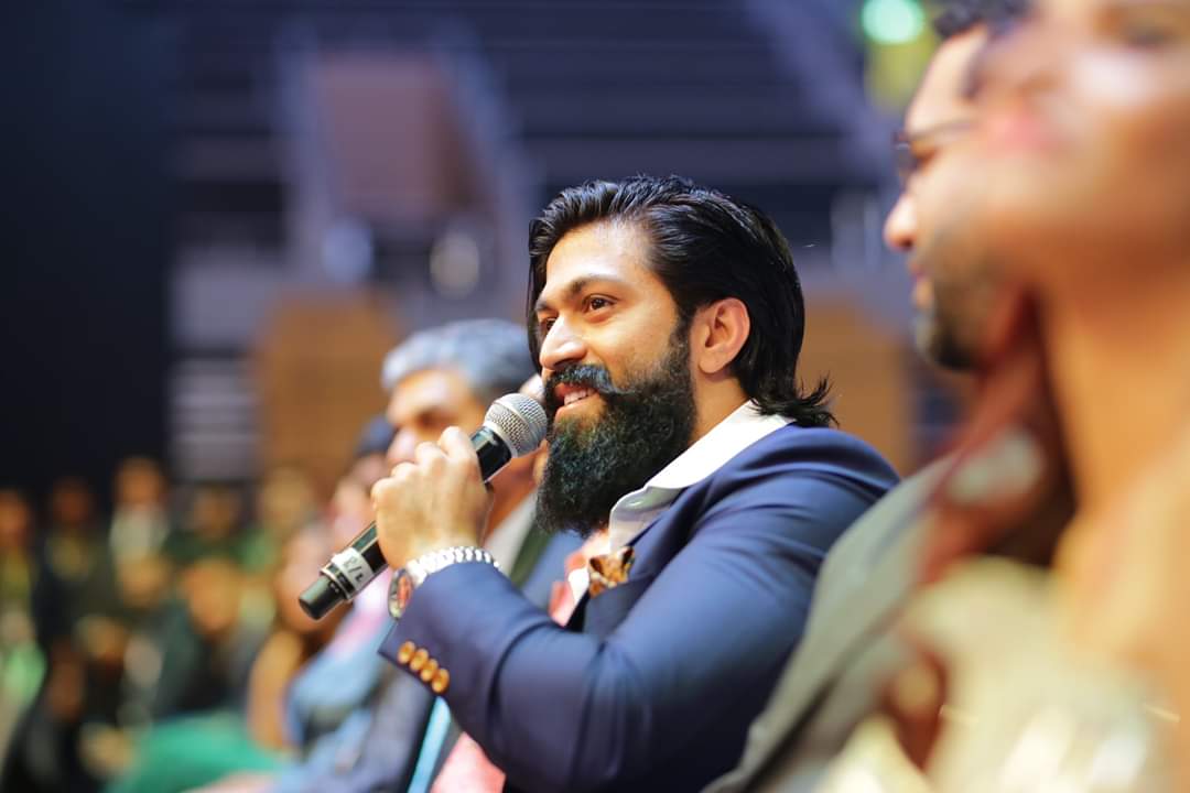 TheNameIsBalu's tweet photo. @RVCJKannada #YashBOSS𓃵 #ViratKohli https://t.co/VVC1iRv3MP