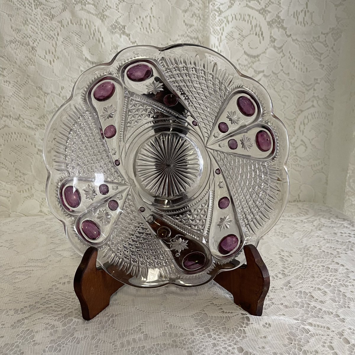 beautiqueisle's tweet photo. Check out EAPG Blazing Cornucopia Paisley Pattern Large Glass Fruit Berry Bowl Vintage 60s https://t.co/EVpJWV0B8K #eBay via @eBay #MidCenturyModern #bowl #fruitbowl #vintage #blazingcornucopia #earlyamericanpatternglass https://t.co/2msK4uZzYB