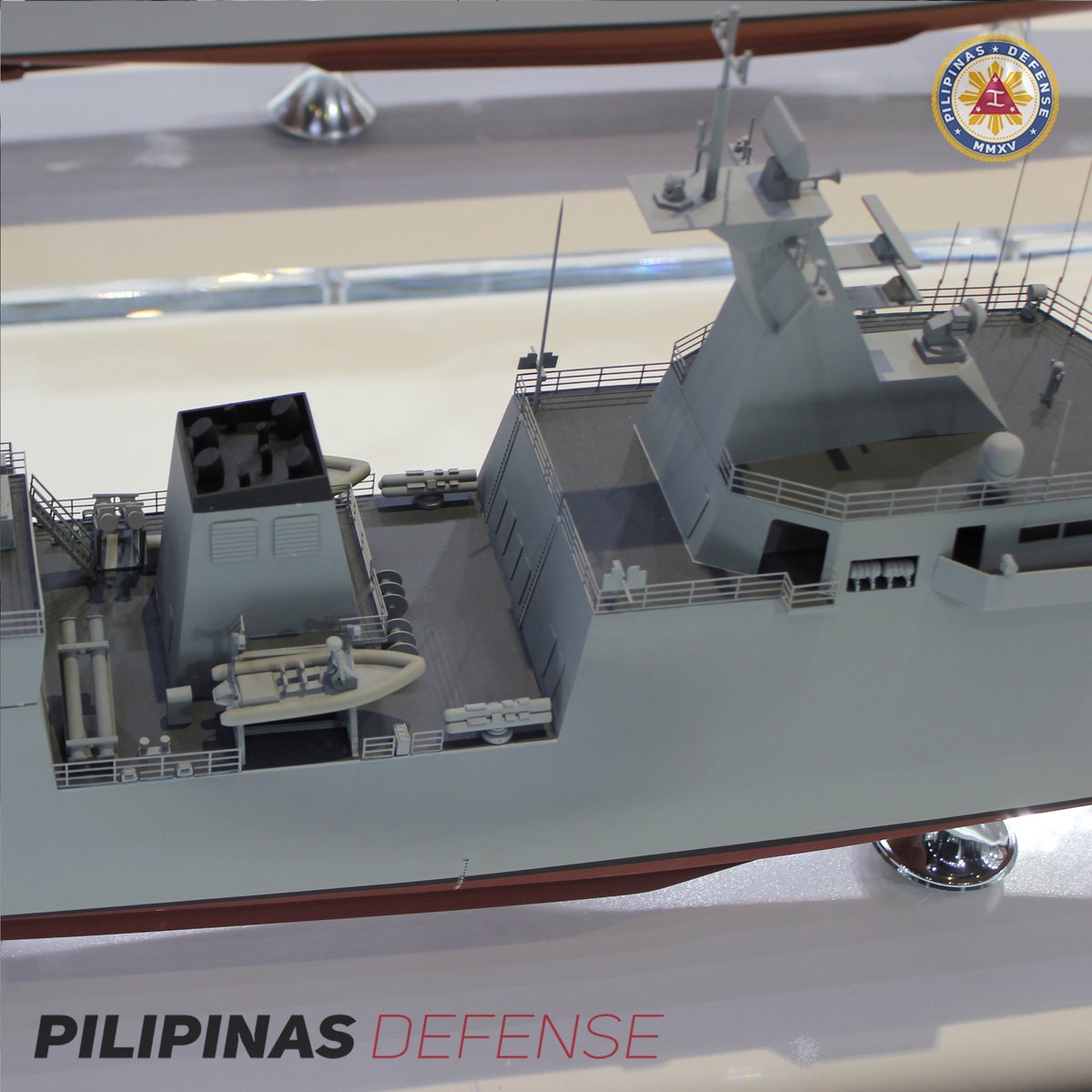 PilipinasDef's tweet photo. Close up photos of HDF-2500 frigate scale model of the Hyundai Heavy Industries displayed during the  Asian Defense &amp; Security (ADAS) 2022 at World Trade Center, Pasay City. Note that HDF-2500 is Philippine Navy's José Rizal-Class Frigate. 

#Pilipinas 
#PilipinasDefense https://t.co/FPFPfJrVT5