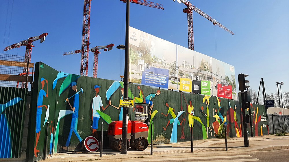 Bouygues_BatIDF's tweet photo. [#JeudiPhoto]📸 Le chantier de l’#Arena Porte de La Chapelle s’est paré d'une fresque murale de 30m représentant le #sport, la #construction, les enjeux environnementaux de l'ouvrage, son ouverture sur le quartier!
🎨 Réalisée par #OJI avec l'association d'#art urbain #Hypermur https://t.co/io4rf30z2D