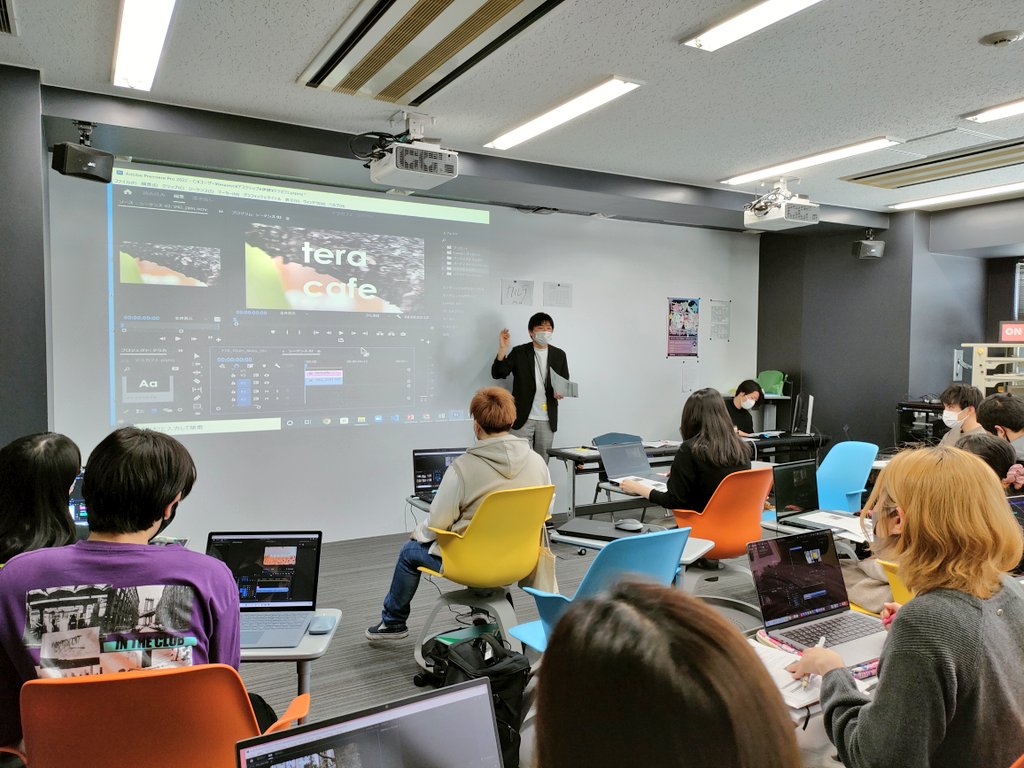 tera_house_h's tweet photo. 動画編集ソフト Adobe Premiere の授業! 校舎1階にある学生運営のカフェ ”teracafe” のプロモーションビデオを作るのが連休中の課題! 去年の1年生を超えるのが目標!? Web動画クリエイター科です。 (M) #teracafe #adobepremiere #premiere #web動画 https://t.co/ly7i4VpAmd