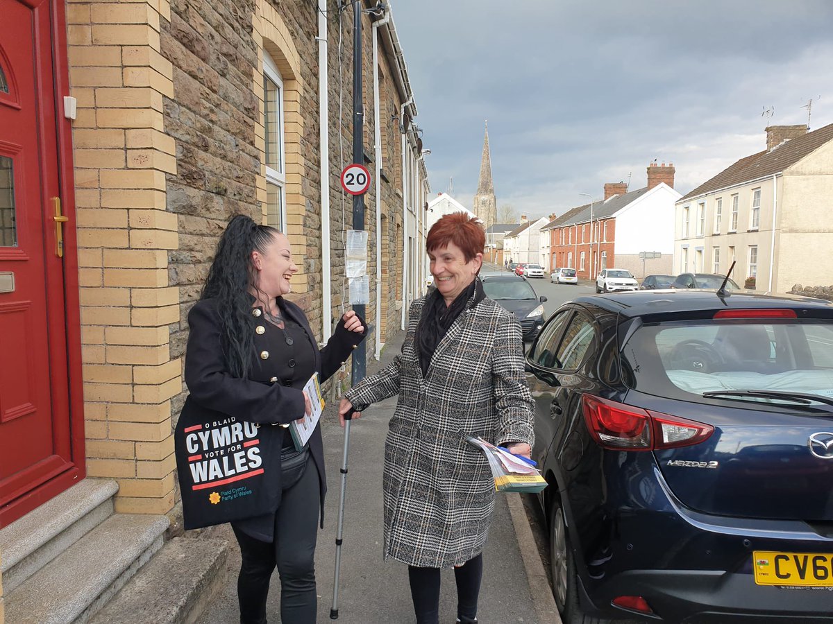 PlaidCydweli's tweet photo. Your #Kidwelly &amp; #StIshmael team! @JuneArcadia Jeanette Gilasbey #Plaid22 https://t.co/odxnKQBHcB
