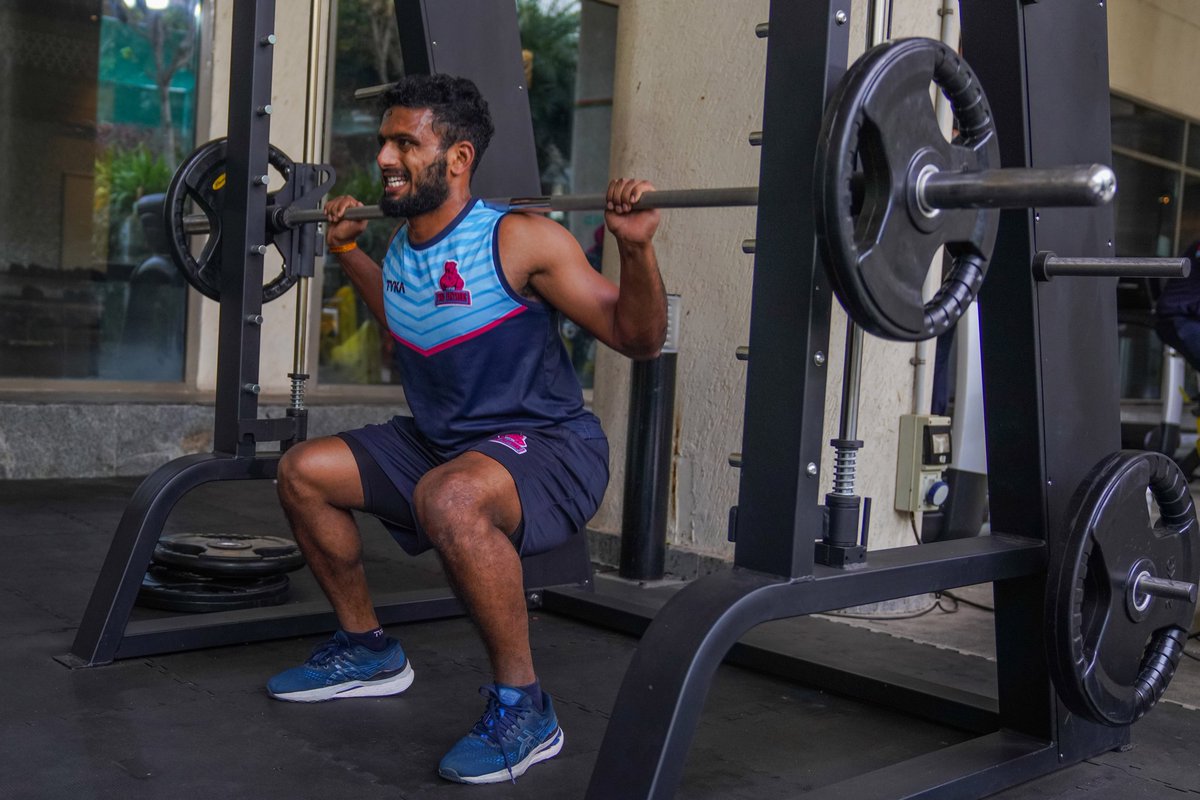 JaipurPanthers's tweet photo. You have to push past your perceived limits, push past that point you thought was as far as you can go.
#PavanTR
#PantherSquad #JaiHanuman #TopCats #JaipurPinkPanthers #JPP #Jaipur #vivoProKabaddi https://t.co/PWPiNdX7sc https://t.co/lK4NnuX76c