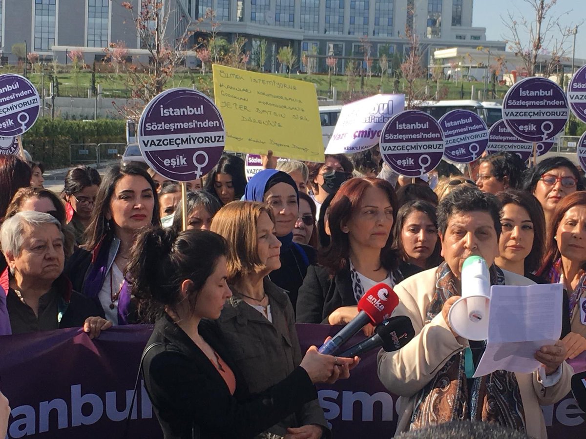devakadinda19's tweet photo. Bizler insan haklarımızın mücadelesini veriyoruz.
Biz ekmeğimizi taştan çıkarırız, yeter ki,bölge etmeyin ihsan istemiyoruz.

#İstanbulSözleşmesininYanındayız 💧🌱 https://t.co/AjgYe4ePuB