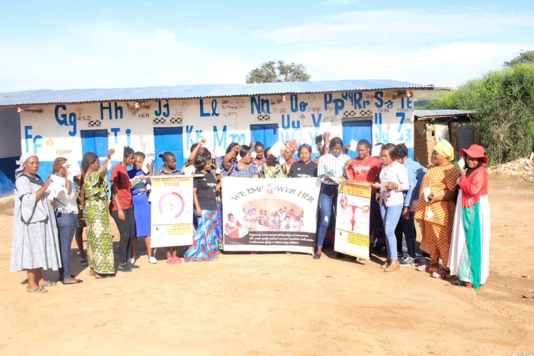 IriseEastAfrica's tweet photo. #youngwomen in Nakivale Refugee Settlement participated in the #menstrualhealth education training & learnt how to use menstrual flow cups. The training was conducted by our Mentee organisation #WeEmpowerHer with support from @thecovaproject
#menstrualhealth
#periodequity https://t.co/bS5ZezTNjW