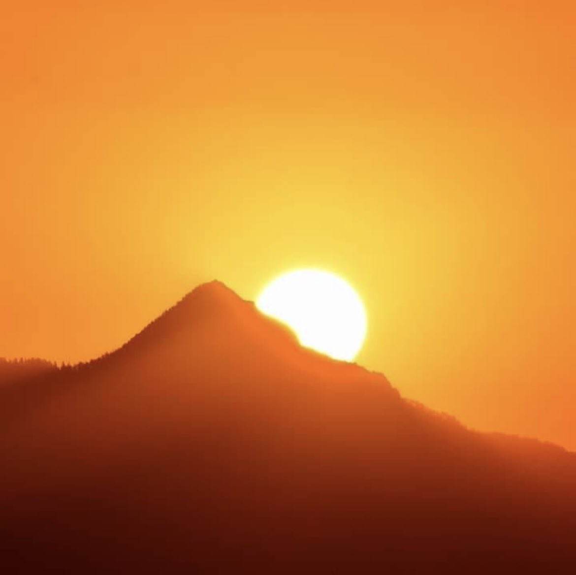 TrekkersofInd's tweet photo. Sun shining bright over the Pin Parvati Range. https://t.co/kfu3AJx6Sn
