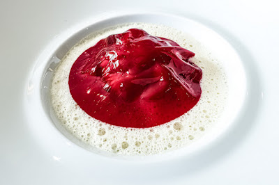 parisladouce's tweet photo. Nos Adresses : Le chef Frédéric Anton imagine un menu gastronomique autour de la cuvée millésimée Louis Salmon 2008 de la Maison @_Billecart Salmon - À partir du 1er mai au restaurant Le Jules Verne
https://t.co/RoFYdJ52Mh
#louissalmon #billecartsalmon #fredericanton #julesverne https://t.co/zrwHiZ5Jdx