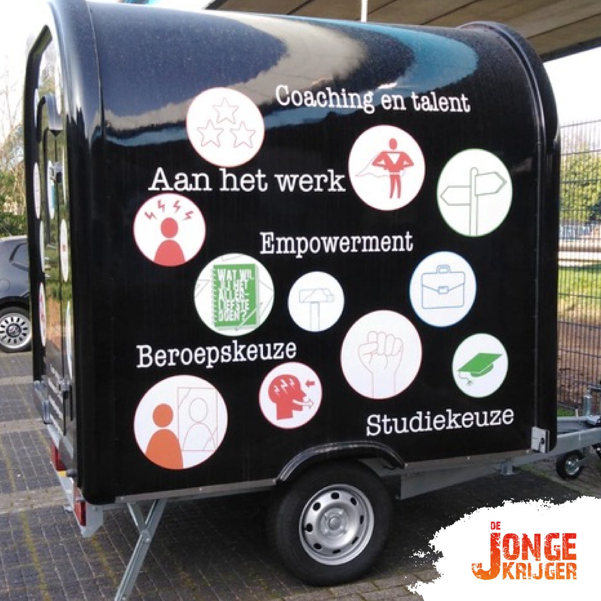 Heb jij onze pop-up trailer al gezien? Misschien staat hij binnenkort wel bij jouw school en geven we je advies of hulp. Je kunt natuurlijk ook vragen stellen over jouw studie en werk! 🙌