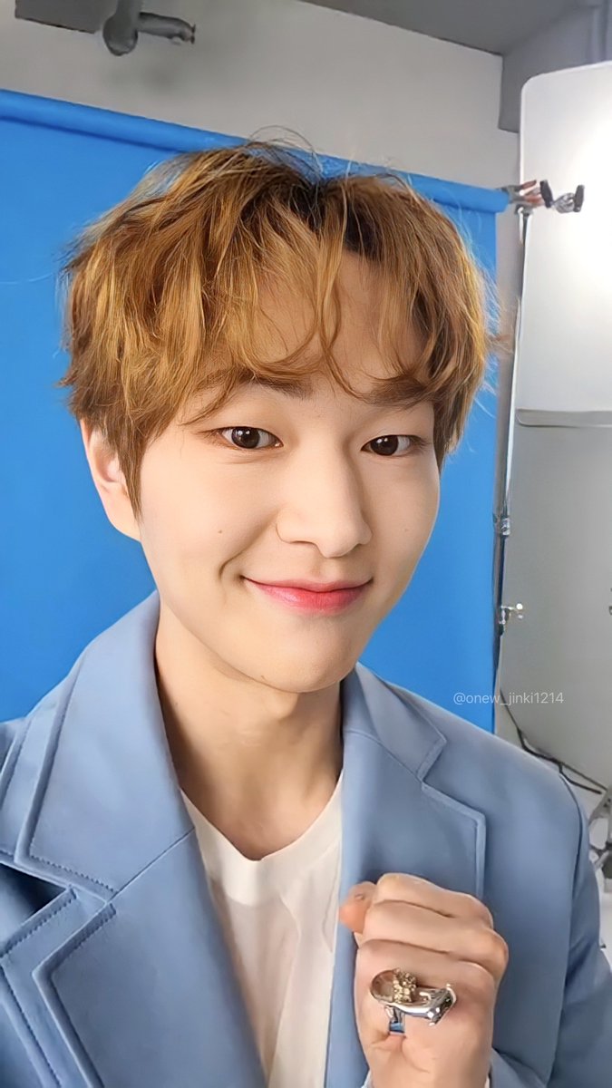 onew_jinki1214's tweet photo. 📸220428 인스타라이브 고화질 보정

귀여운 아기토��...🐰💙
잠깐이지만 얼굴봐서 좋았어ㅠㅠ
자켓촬영 빠이팅이야💪
-
#온유 #onew https://t.co/NWlDzrHzm6