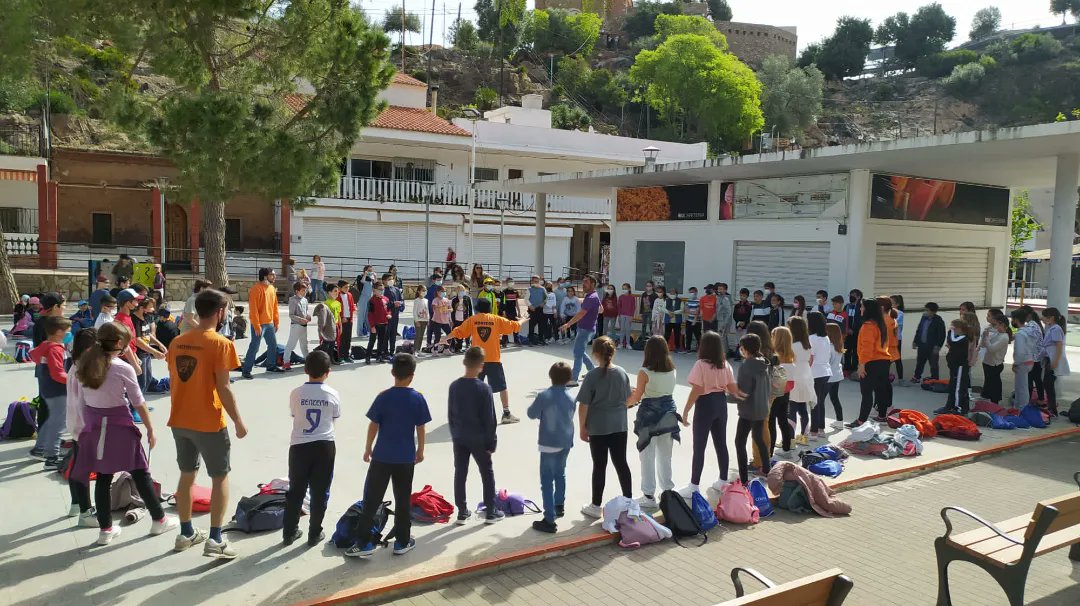 GrupAnimat1's tweet image. Ayer nos salió un gran día en #vallduixo en la visita escolar a les @covessantjosep
Lo hemos pasado en grande con los niños/as, navegando por el río subterráneo, visitando el poblado íbero-romano y jugando a tope con nuestro equipazo de monitores/as

#Animat_Style #NaranjayMorado