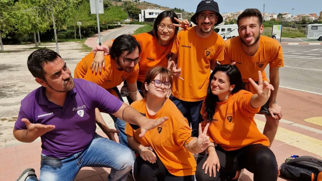 GrupAnimat1's tweet image. Ayer nos salió un gran día en #vallduixo en la visita escolar a les @covessantjosep
Lo hemos pasado en grande con los niños/as, navegando por el río subterráneo, visitando el poblado íbero-romano y jugando a tope con nuestro equipazo de monitores/as

#Animat_Style #NaranjayMorado