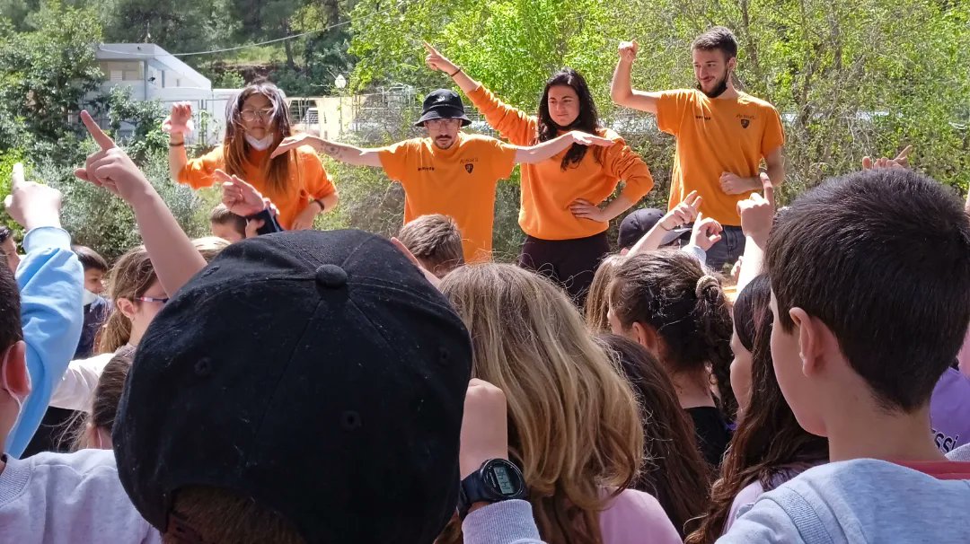 GrupAnimat1's tweet image. Ayer nos salió un gran día en #vallduixo en la visita escolar a les @covessantjosep
Lo hemos pasado en grande con los niños/as, navegando por el río subterráneo, visitando el poblado íbero-romano y jugando a tope con nuestro equipazo de monitores/as

#Animat_Style #NaranjayMorado