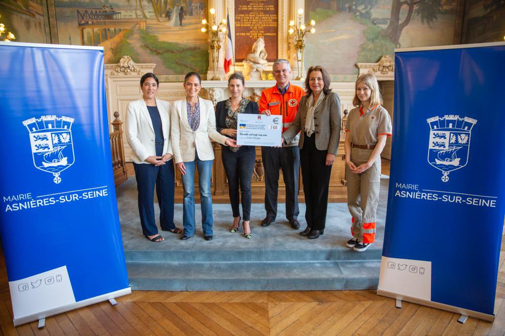 delphine_meric's tweet image. Remise du don du conservatoire d’#Asnieres de 3125€ avec @JosianeFischer à La Croix Rouge pour aider les réfugiés ukrainiens grâce à notre concert caritatif du 10 avril dernier. Merci à tous pour votre participation et votre générosité. @MDoAeschlimann @AngelinaCharef