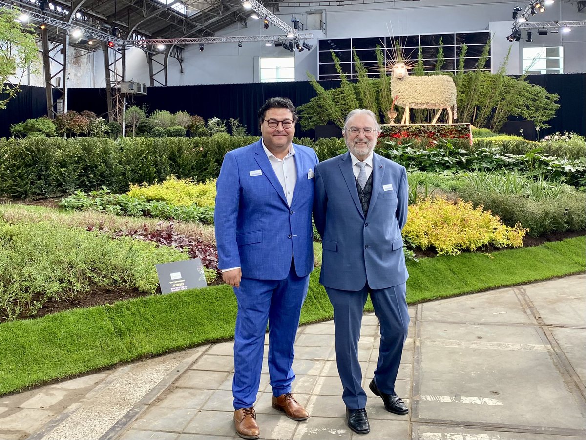 SamiSouguir's tweet photo. De @GentseFloralien zijn geopend! 🌺🌼💐 #floralien #floraliengent #ICC #Gent https://t.co/1pA3n2dqyB