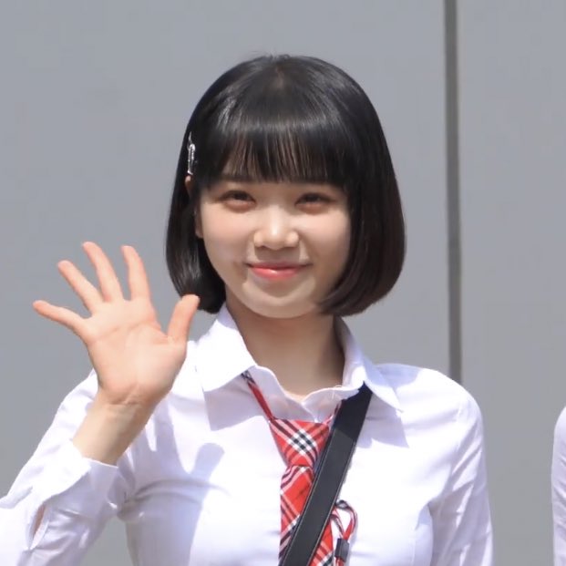 kcwbstgrl's tweet photo. her face when she heard "i missed u chaewon-ah" https://t.co/W2mWZeqizl