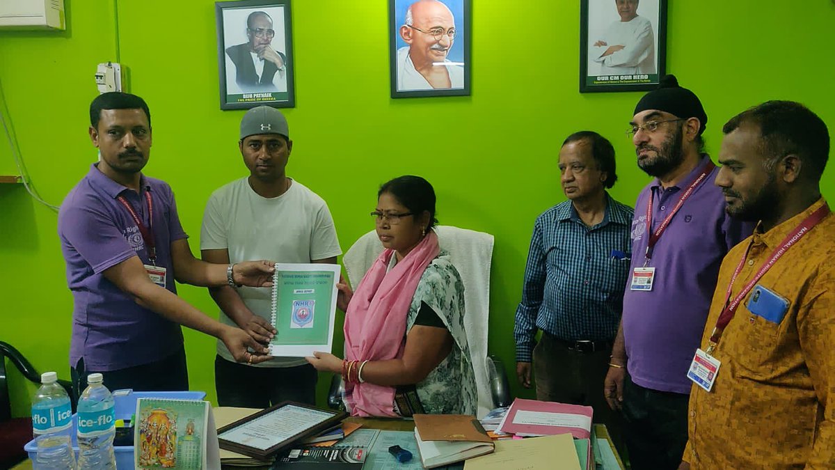 NhroTeam's tweet photo. ह्यूमन राइट्स की टीम ने किन्या नगरपाल वा उपनगरपाल का स्वागत..🌹🙏@DMSundargarh @Naveen_Odisha @MoSarkar5T https://t.co/PWQZ8DqPfj