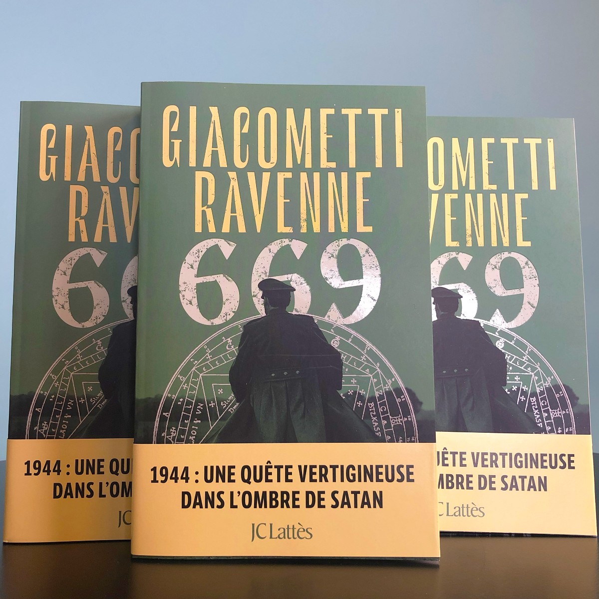 #CONCOURS : Plongez dans une quête vertigineuse dans l'ombre de Satan avec le nouveau roman d'Éric Giacometti et Jacques Ravenne, "669" (<a href="/editionsLattes/">Éditions JC Lattès</a>). 🙌

RT + follow pour remporter un exemplaire. 3 gagnants seront tirés au sort le 05/05.
